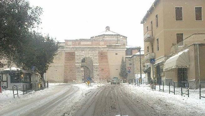 Porta Romana sotto la neve